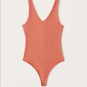 Used CORAL Double-Layered Seamless Fabric V-Neck Bodysuit